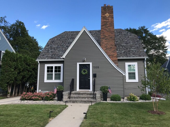 property at 1305 Chestnut St