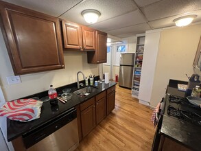361 Beacon St, Unit 101 in Somerville, MA - Building Photo - Building Photo