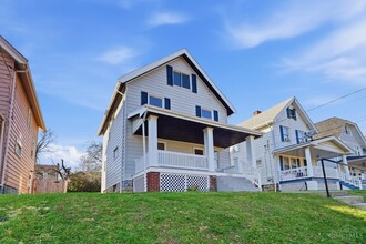 3317 Bevis Ave in Cincinnati, OH - Foto de edificio - Building Photo