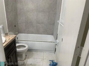 1010 SW 76th Ave in North Lauderdale, FL - Building Photo - Building Photo