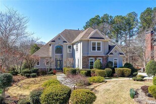 6415 Sterling Dr in Suwanee, GA - Building Photo