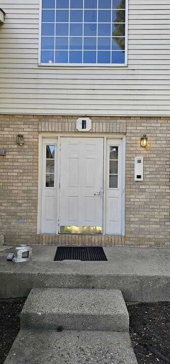 1 Acorn Ln in Lake In The Hills, IL - Foto de edificio