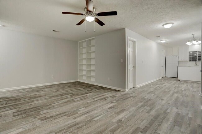 1901 Bahama Dr in Seabrook, TX - Building Photo - Building Photo