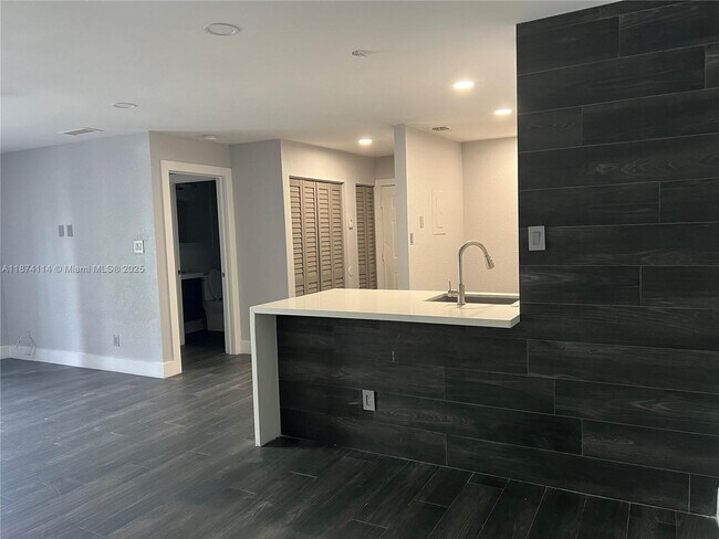 11233 W Atlantic Blvd in Coral Springs, FL - Building Photo - Building Photo