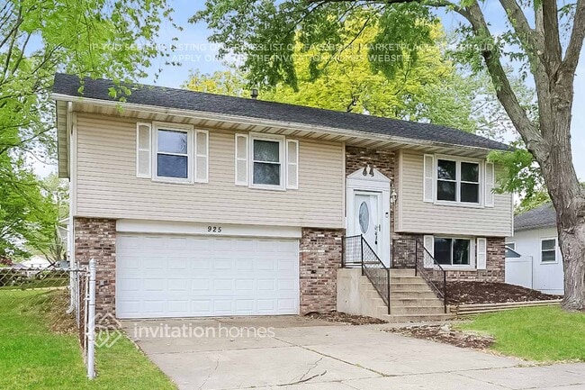925 Miller Ave in Streamwood, IL - Building Photo - Building Photo