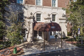 1661 Crescent Pl NW in Washington, DC - Building Photo - Building Photo