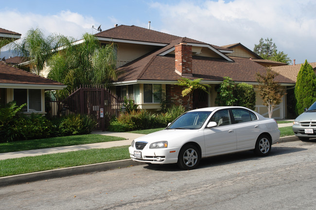 3230 Fairesta St in La Crescenta, CA - Building Photo - Building Photo