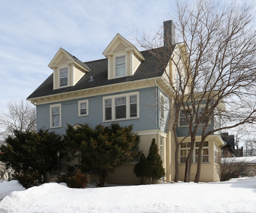 1901 DuPont Ave S in Minneapolis, MN - Building Photo