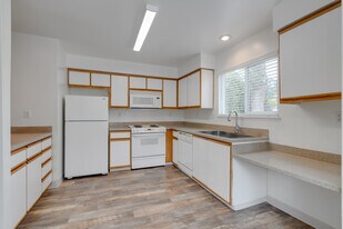 Stratford Apartments in Beaverton, OR - Building Photo