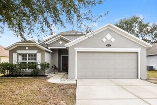 4132 Waltham Forest Dr in Tavares, FL - Building Photo