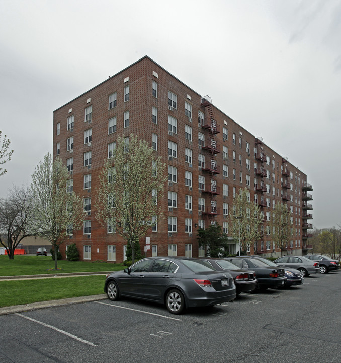 Silver Lake Apartments in Staten Island, NY - Building Photo