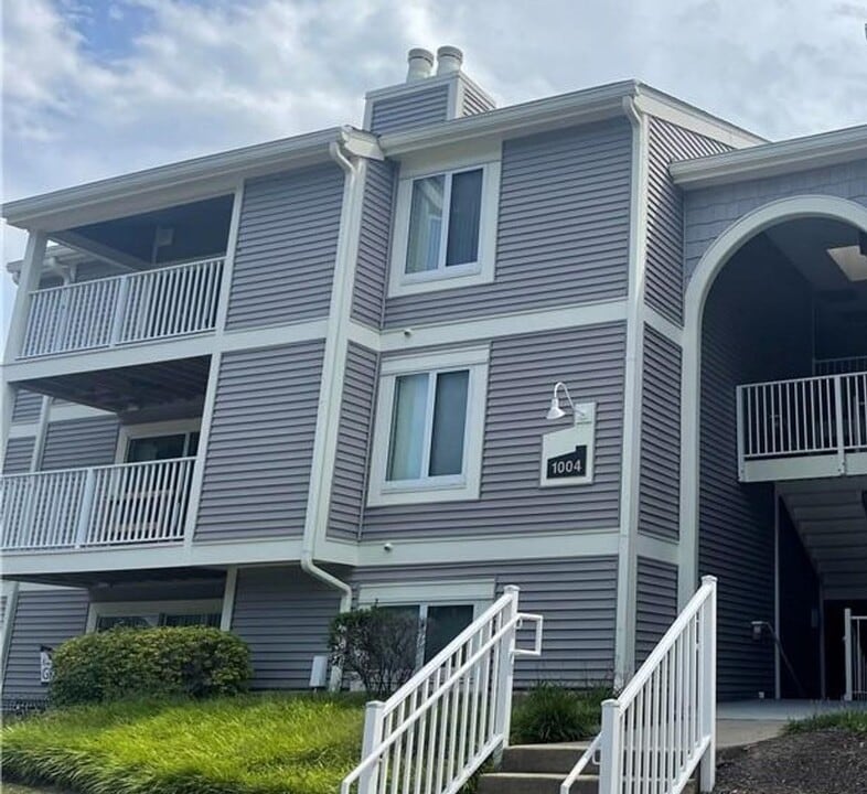 1004 Autumn Woods Ln in Virginia Beach, VA - Building Photo