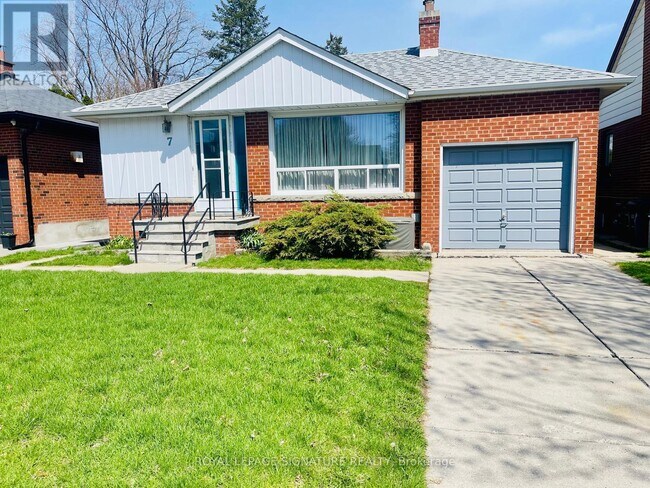 7 Placid Rd in Toronto, ON - Building Photo - Building Photo