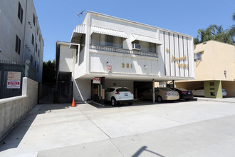 Hayworth House in Los Angeles, CA - Building Photo - Building Photo