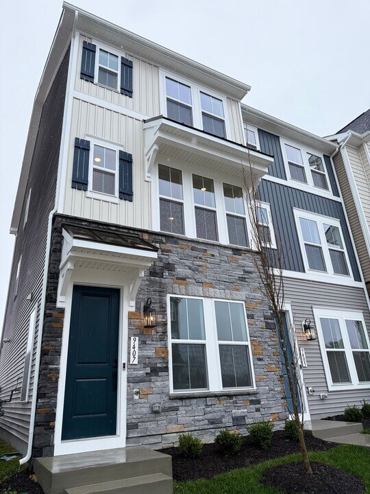 9407 Pacific Elm St in Fredericksburg, VA - Building Photo