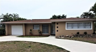 4236 Country Club Blvd in Cape Coral, FL - Building Photo