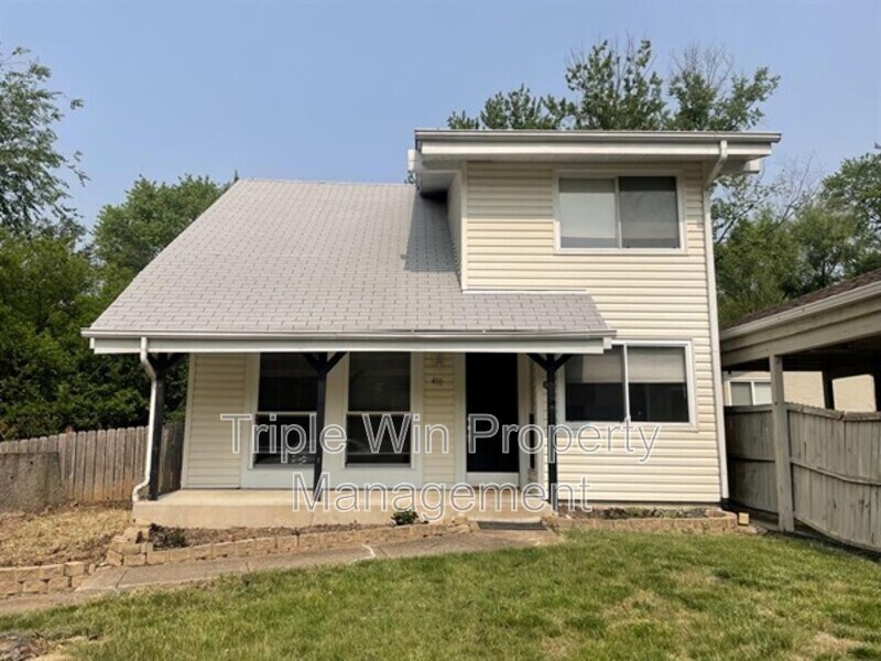 411 Far Hill Dr in Ballwin, MO - Building Photo
