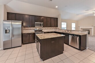 9119 Newcroft Ct in Tomball, TX - Foto de edificio - Building Photo