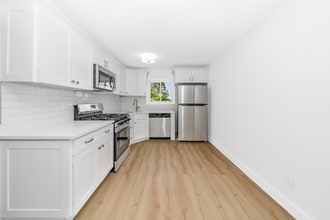 621 S 5th St in Lindenhurst, NY - Building Photo - Building Photo