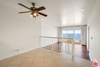 18103 Coastline Dr in Malibu, CA - Building Photo - Building Photo