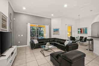 4140 Oak Tree Dr in Davenport, FL - Foto de edificio - Building Photo