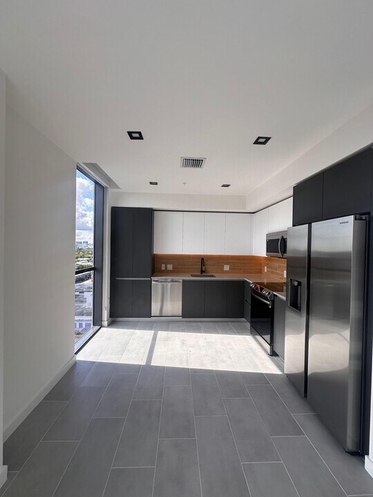 1944 NW 1st Pl, Unit B9 in Miami, FL - Building Photo