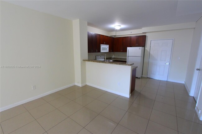 909 SW 15th Ave, Unit 2 in Miami, FL - Building Photo - Building Photo