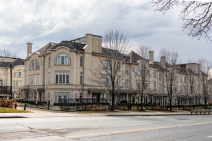 The Townhouses of Hogg's Hollow Apartments