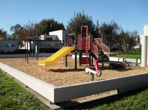 Heron Court in Redwood City, CA - Building Photo - Other