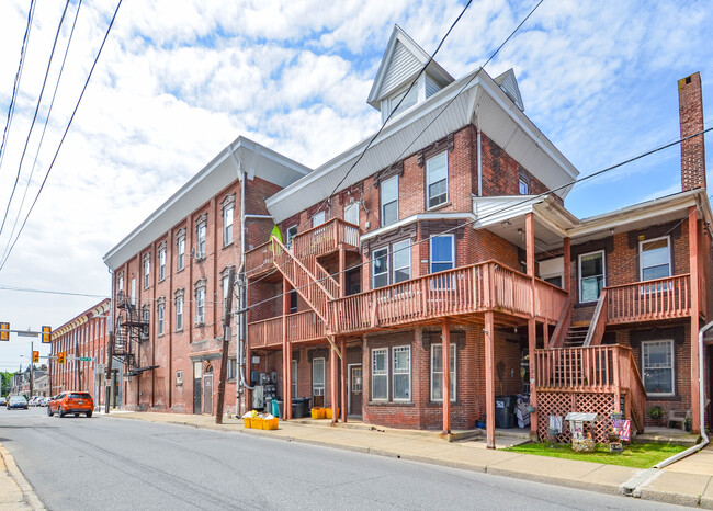 232 E Church St in Slatington, PA - Building Photo - Building Photo