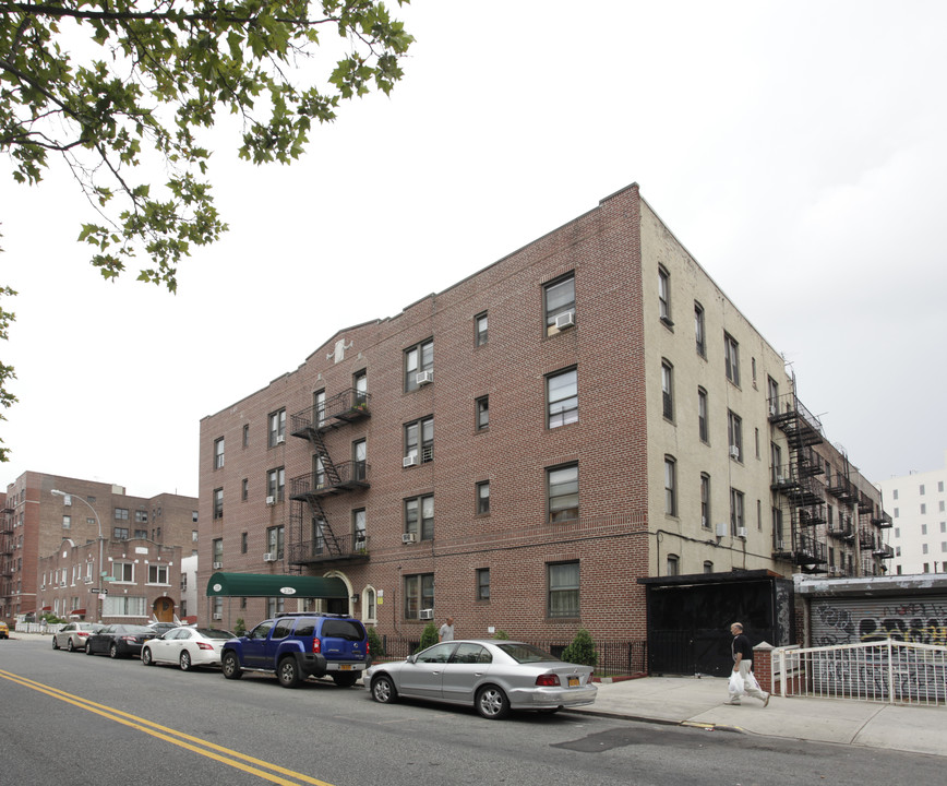 230 Quentin Rd in Brooklyn, NY - Building Photo