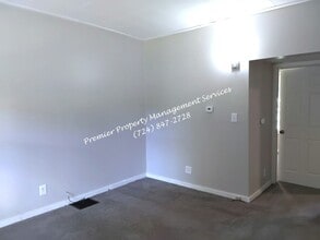 6 W Sharp St in New Castle, PA - Building Photo - Building Photo