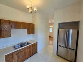 43 Birdsall St, Unit 1 in Norwich, NY - Foto de edificio - Building Photo