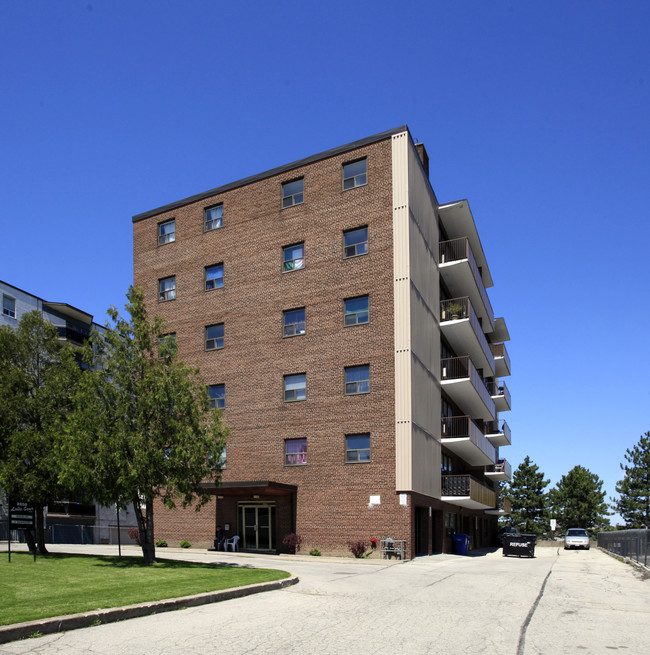 Linda Court in Toronto, ON - Building Photo - Building Photo