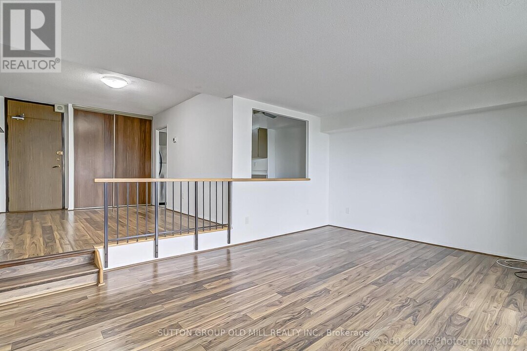 270-270 Scarlett Rd in Toronto, ON - Building Photo
