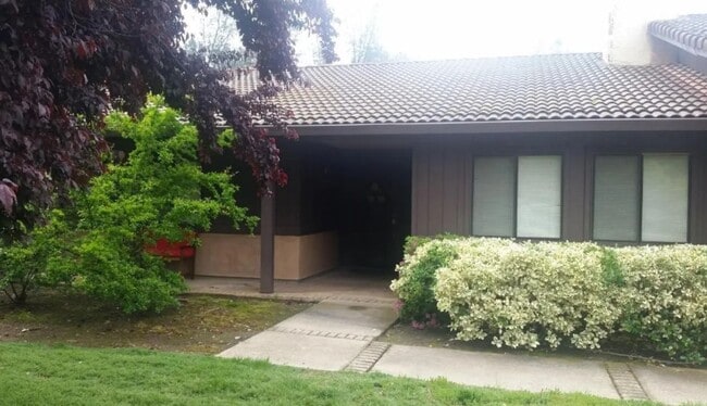 1585 Arroyo Manor Dr