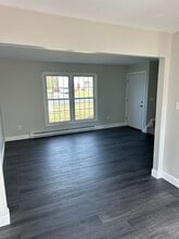 8 Pheasant Run, Unit A in Waterford, NY - Foto de edificio - Building Photo