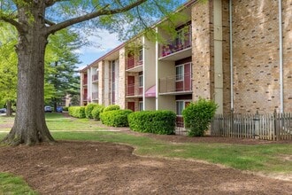 The Apartments at Oak Hill in Hagerstown, MD - Foto de edificio - Building Photo