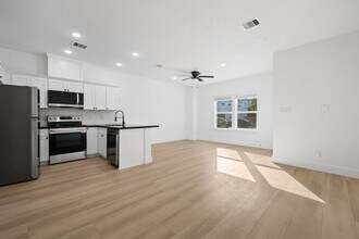 8412 Sunnyhill St in Houston, TX - Building Photo - Building Photo