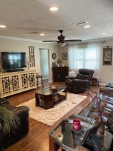 16107 Tibet Rd in Friendswood, TX - Foto de edificio - Building Photo