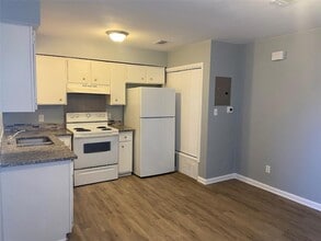 410 Old Thorndale Rd in Taylor, TX - Building Photo - Building Photo