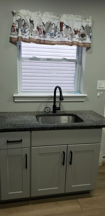 1616 MacDade Boulevard-Unit -Unit First Floor Rear in Folsom, PA - Building Photo