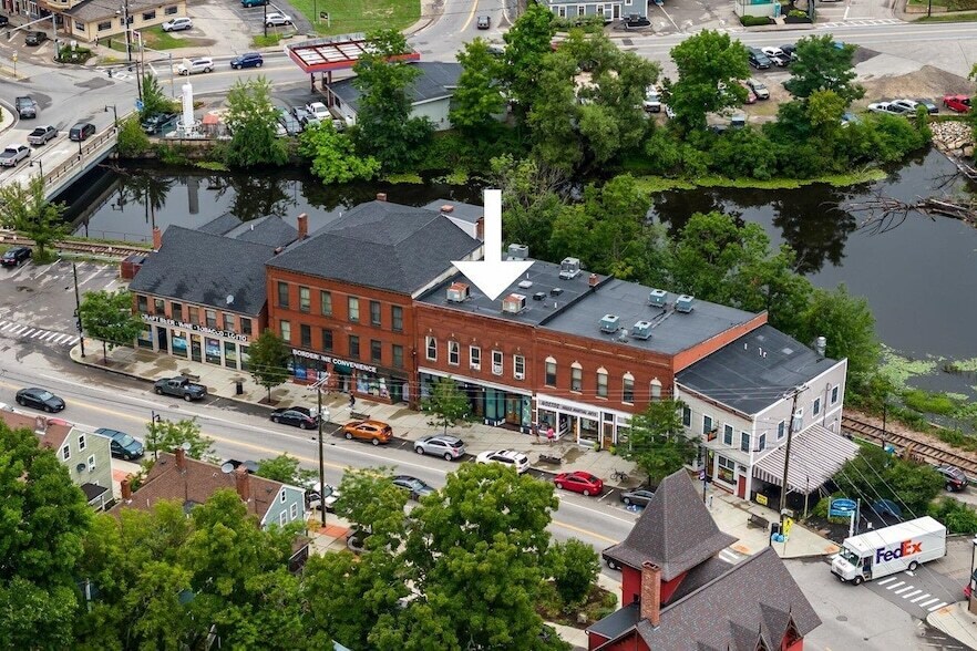 32 Market St, Unit B in Somersworth, NH - Building Photo