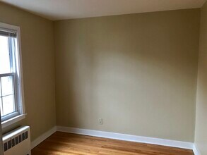 63 Milton St in West Hartford, CT - Building Photo - Building Photo