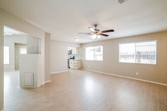 18232 N 30th Pl in Phoenix, AZ - Foto de edificio - Building Photo