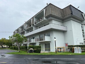 8000 SW 81st Dr in Miami, FL - Building Photo - Building Photo