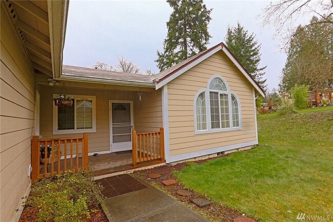 10279 SE Grandview St in Port Orchard, WA - Building Photo - Building Photo