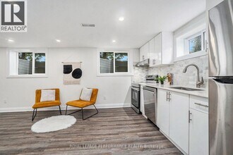 26 Majestic Dr in Ottawa, ON - Building Photo - Building Photo