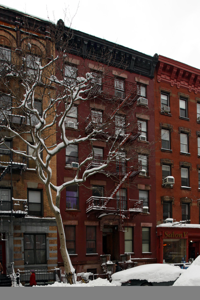 98 E 7th St in New York, NY - Foto de edificio - Building Photo