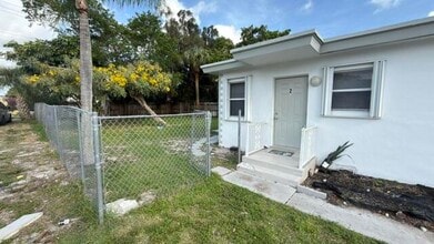 1229 S M St in Lake Worth Beach, FL - Building Photo - Building Photo